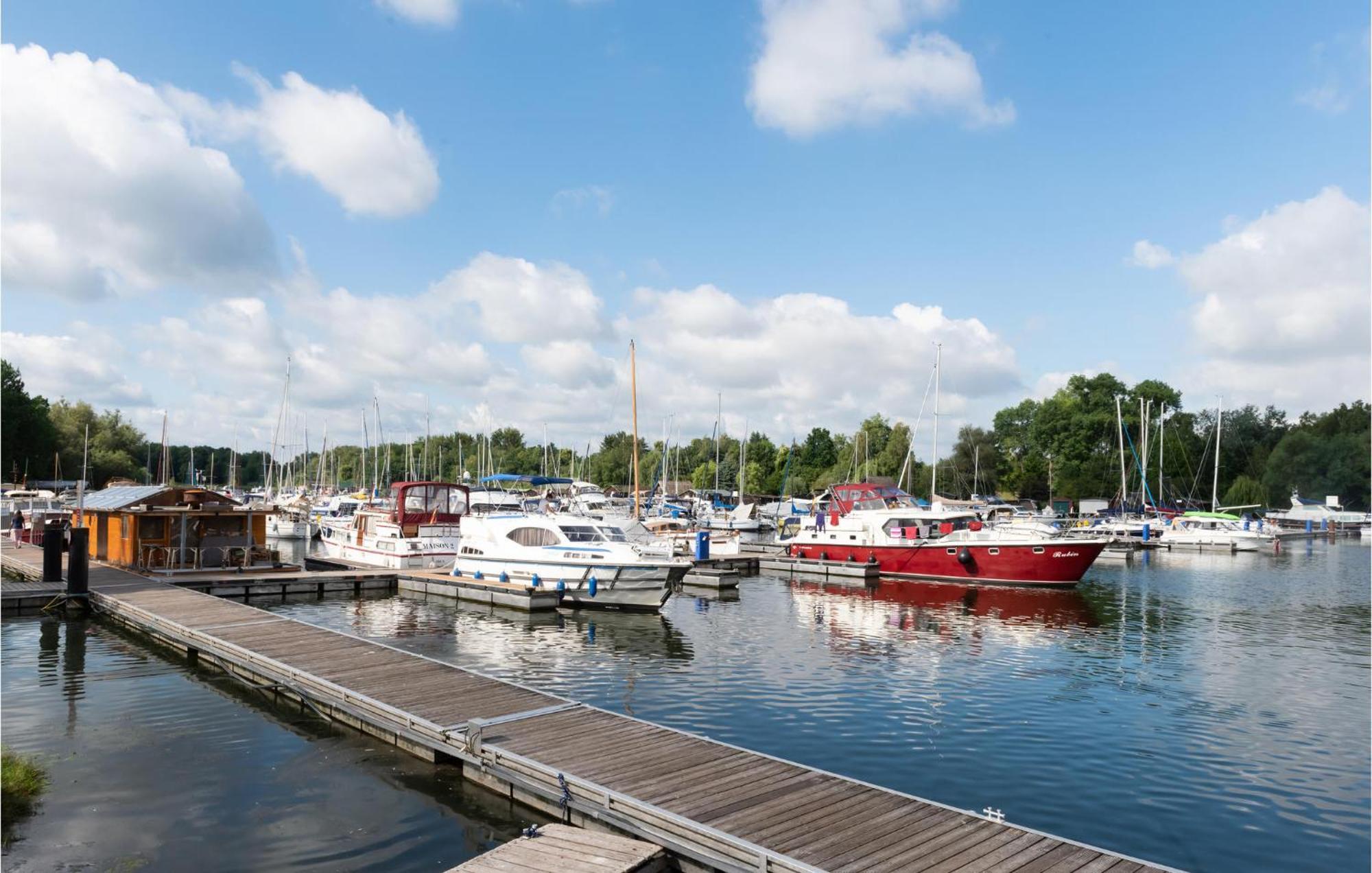 Nice Apartment In Rechlin With House Sea View Luaran gambar